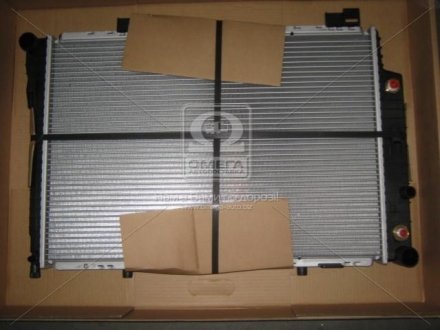 Радиатор охлаждения MERCEDES C-CLASS W 202/ CLK-CLASS W 208 NISSENS 62756A (фото 1)