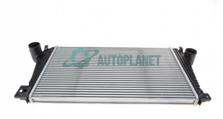 Радиатор интеркулера VW Amarok 2.0TSI 10-16/2.0TDI10-/2.0BiTDI 10-12 NRF 309038 (фото 1)